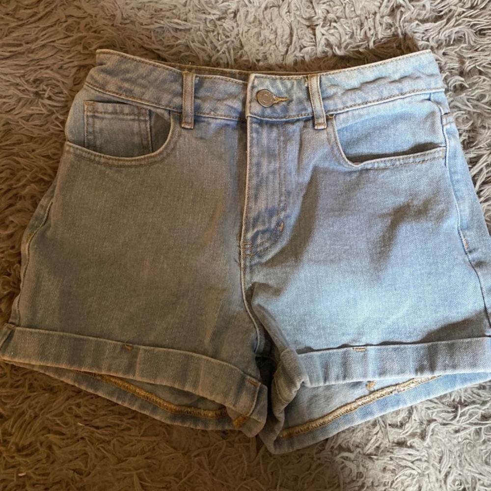 Pacsun light wash mom short